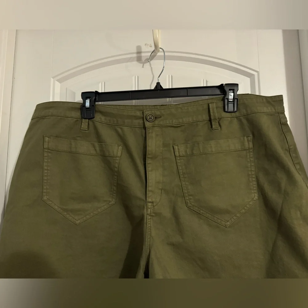 Great Sanctuary size 22W olive green Bermuda shorts plus - Picture 2 of 4